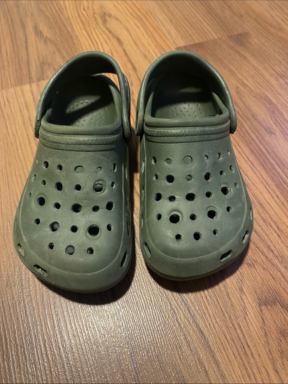 ✨8/$10. Toddler clogs. Size 9